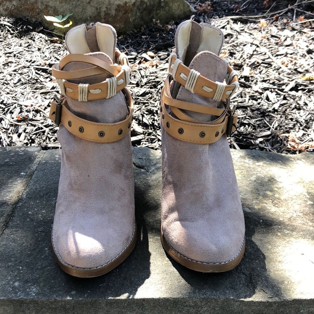 Women’s booties from Altar’d State. Size 6. Great condition.